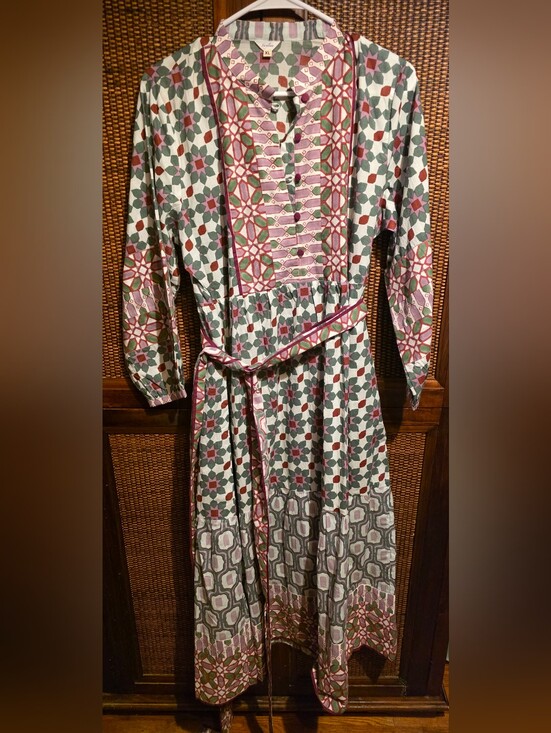 Farylina Dresses & Skirts - Farylina NWOT XL PTP 21 Patterned Long Sleeve Midi Dress Green, Pink, Burgundy